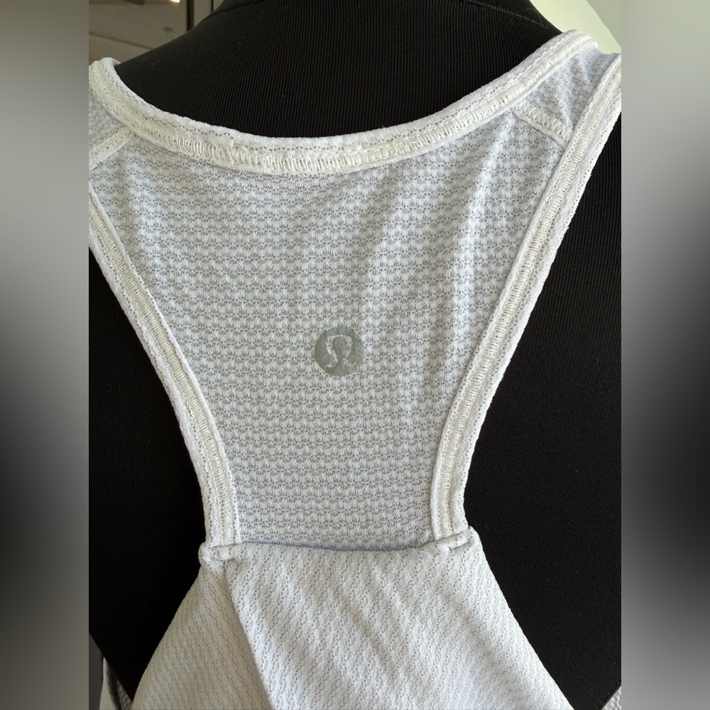 Lululemon Essential Tank Top Womens Size 6 - Picture 7 of 7